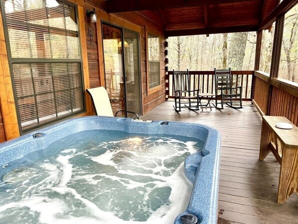 Studio | Outdoor spa tub - Perfectly private! Hot tub, king sized bed, grill, washer/dryer, and motorcycle friendly! Studio Cabin by RedAwning (Tellico Plains)