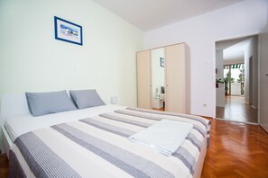 2 bedrooms, iron/ironing board, WiFi, wheelchair access