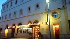 Front of property - evening/night - Hotel La Residencia (Cadaqués)