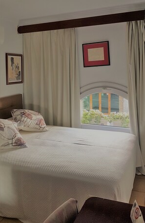 Habitación triple | Minibar, escritorio, cortinas opacas y sistema de insonorización