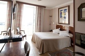 Minibar, desk, blackout drapes, soundproofing - Hotel La Residencia (Cadaqués)