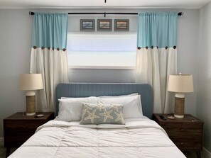 3 chambres, bureau, fer et planche à repasser, lit parapluie