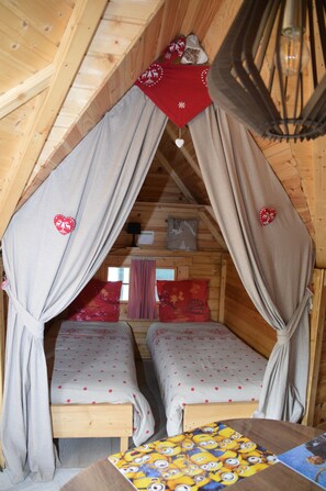 Individually decorated, individually furnished, blackout curtains - Vendee Yourte Chambres d' Hotes (Landeronde)