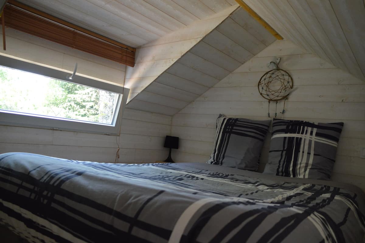 Tiny House Melomatt | Blackout drapes, cribs (free), individually decorated