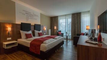 Hypo-allergenic bedding, minibar, in-room safe, desk