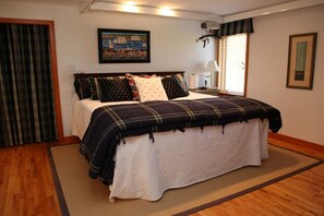5 bedrooms, iron/ironing board, WiFi, bed sheets