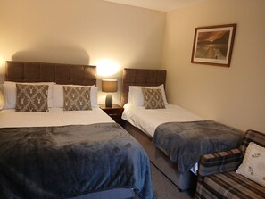 2 bedrooms, iron/ironing board, WiFi, bed sheets - Cottage in the village of Tyndrum (Tyndrum)