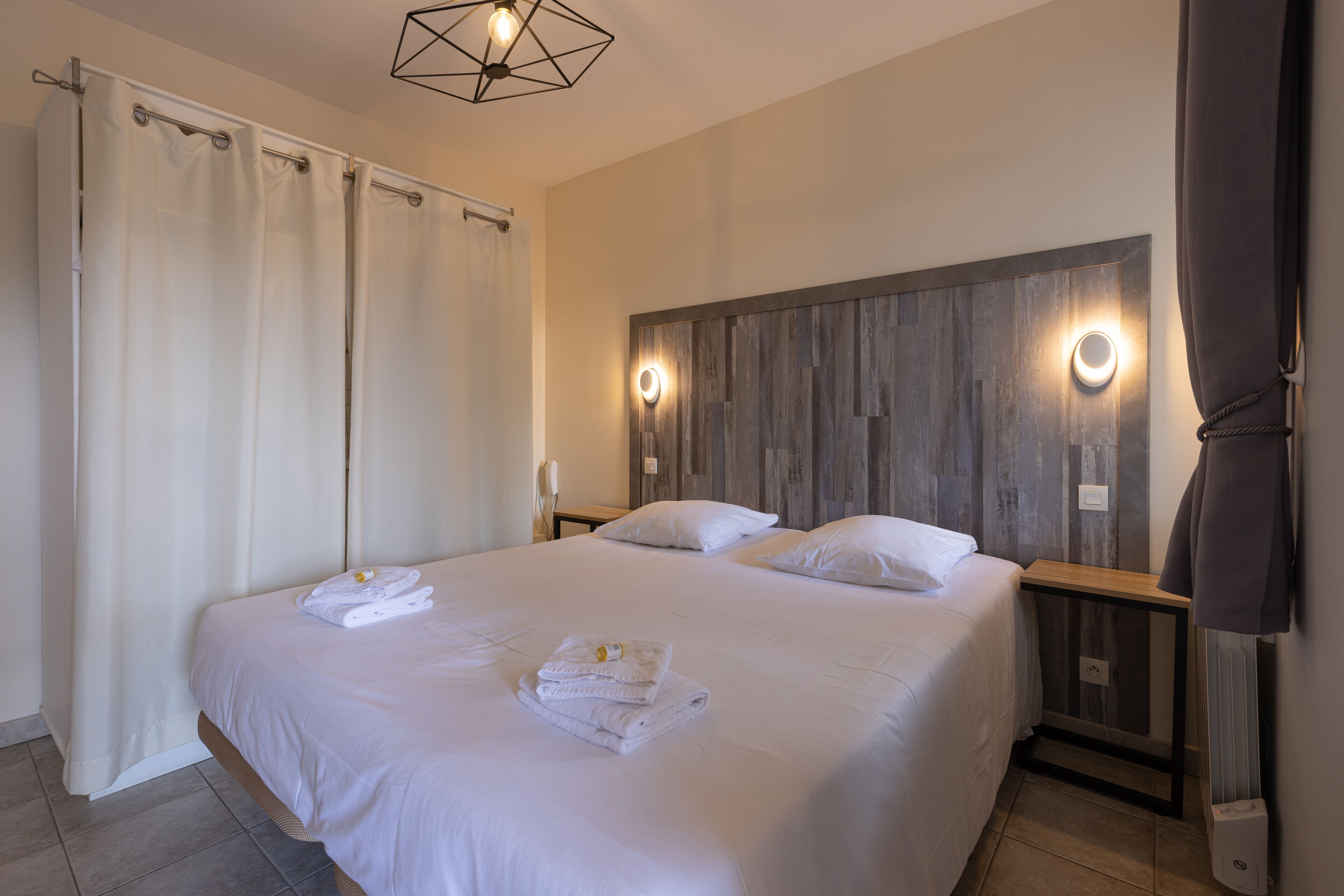 1 slaapkamer, een strijkplank/strijkijzer, reisbedje, gratis wifi