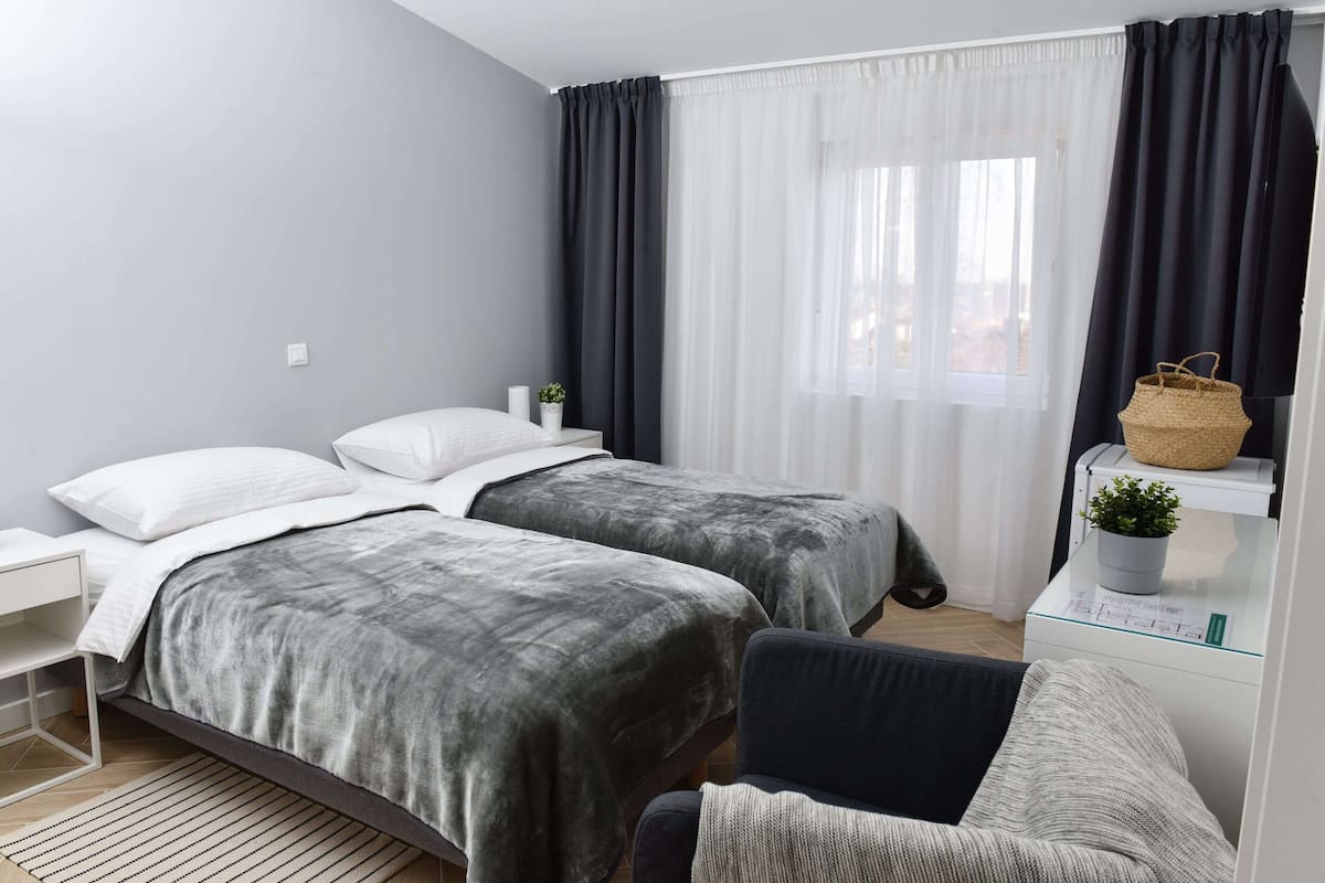 Ropa de cama de alta calidad, minibar y sistema de insonorización