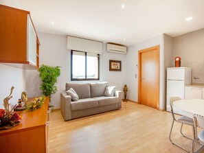 Studio | Free WiFi, bed sheets - OYO Hotel Restaurante Blanc I Negre 2 (Agramunt)