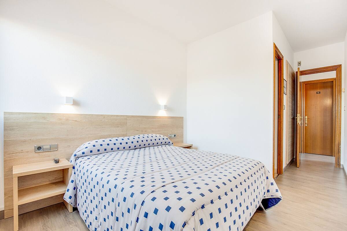 Quarto casal | Wi-Fi de cortesia, roupa de cama