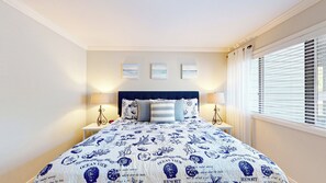 2 bedrooms, iron/ironing board, Internet, bed sheets - Fantastic views of the George Fazio Golf Course! (Hilton Head)