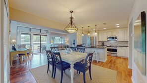 Interior - Fantastic views of the George Fazio Golf Course! (Hilton Head)