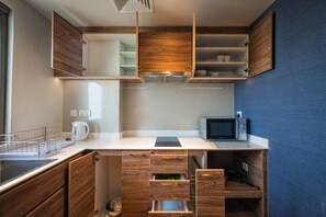 Ensemble douche/baignoire, baignoire relaxante profonde, sèche-cheveux