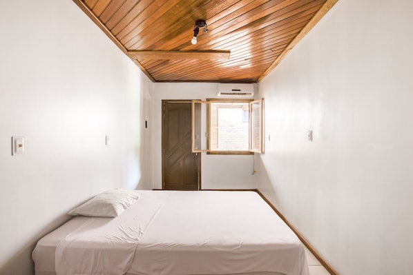 Double Room | Free WiFi, bed sheets