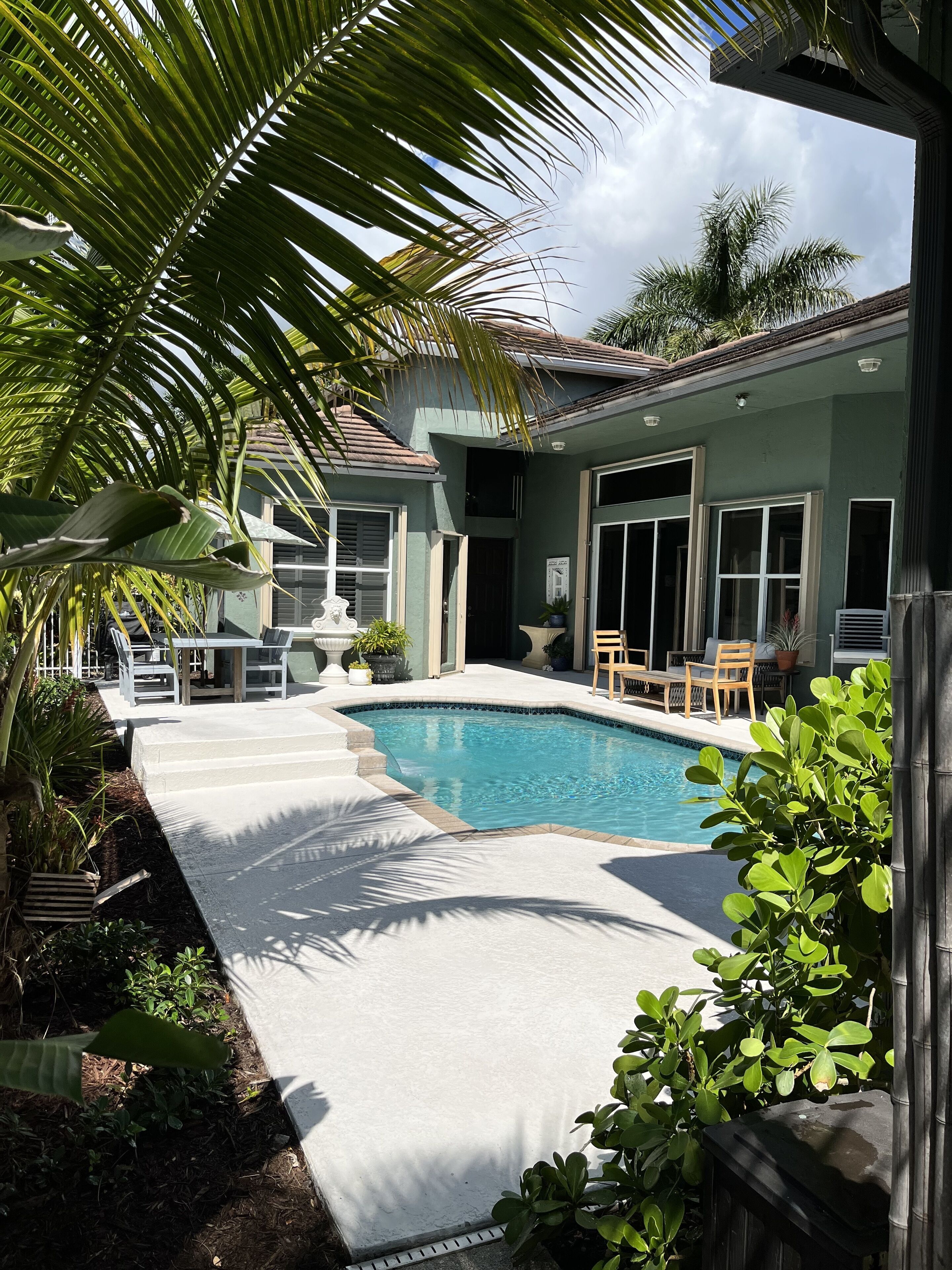 Orchid House- Tropical Paradise-Min. to Beach/ Famous Atlantic Ave