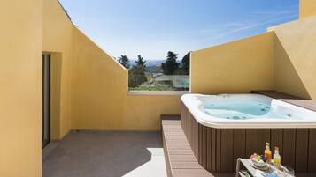 Deluxe-Suite, Whirlpool, Gartenblick | Terrasse/Patio