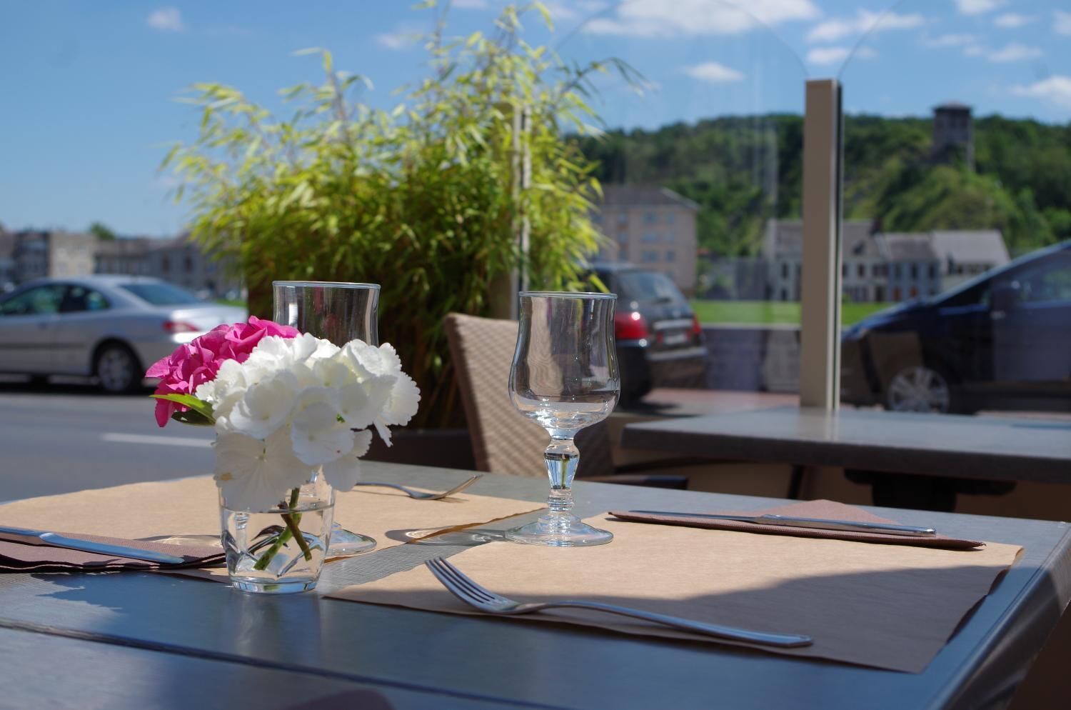 Lunch and dinner served