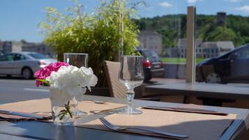 Lunch and dinner served