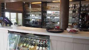 Bar (on property) - Hôtel Le Roosevelt (Givet)