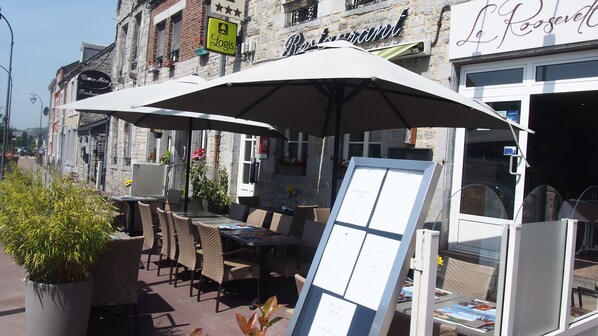 Terrace/patio - Hôtel Le Roosevelt (Givet)
