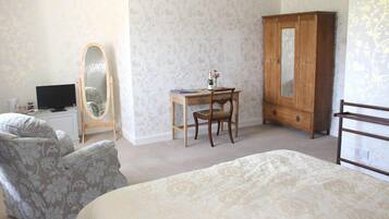Double Room | Hypo-allergenic bedding, individually decorated, individually furnished
