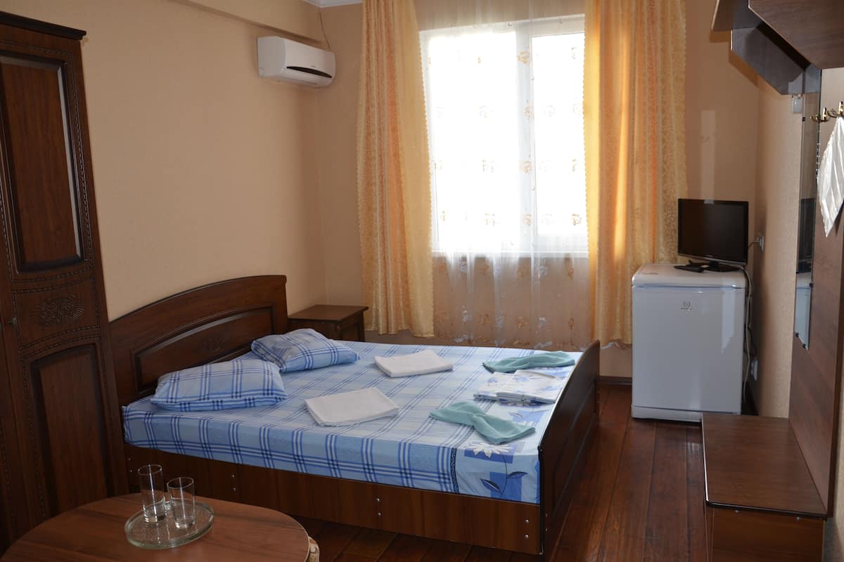 Standard Triple Room | 2 bedrooms, premium bedding, desk, laptop workspace