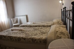 2 bedrooms, iron/ironing board, free WiFi