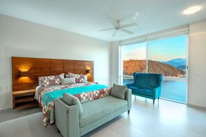 3 bedrooms, WiFi, bed sheets - Oceanfront Condo + Rooftop Bar & Beach Access (Huatulco)