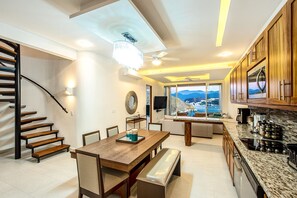Fridge, microwave, oven, stovetop - Oceanfront Condo + Rooftop Bar & Beach Access (Huatulco)