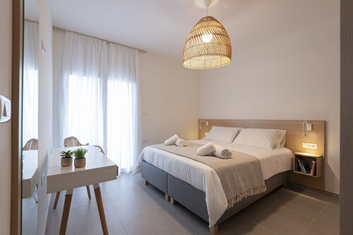 LUXUSWOHNUNG MIT MEER UND STADT