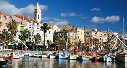 Maison 2 chambres, coeur de Sanary, parking, wifi