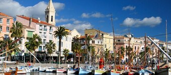 Maison 2 chambres, coeur de Sanary, parking, wifi