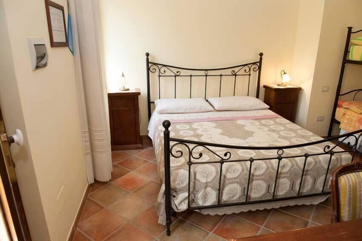 In-room safe, blackout curtains, free WiFi, bed sheets