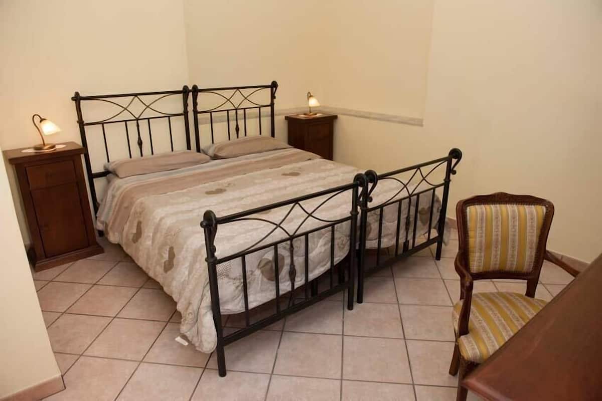 In-room safe, blackout curtains, free WiFi, bed sheets