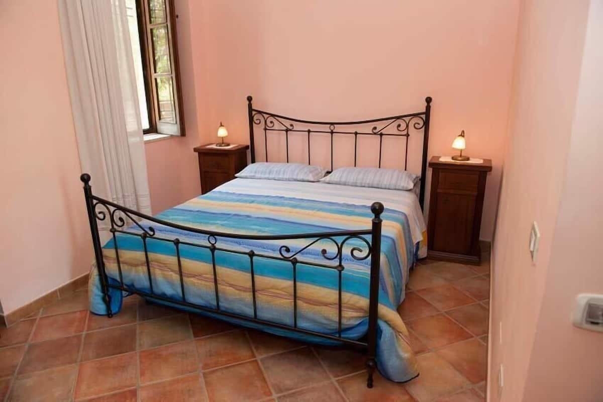 In-room safe, blackout curtains, free WiFi, bed sheets