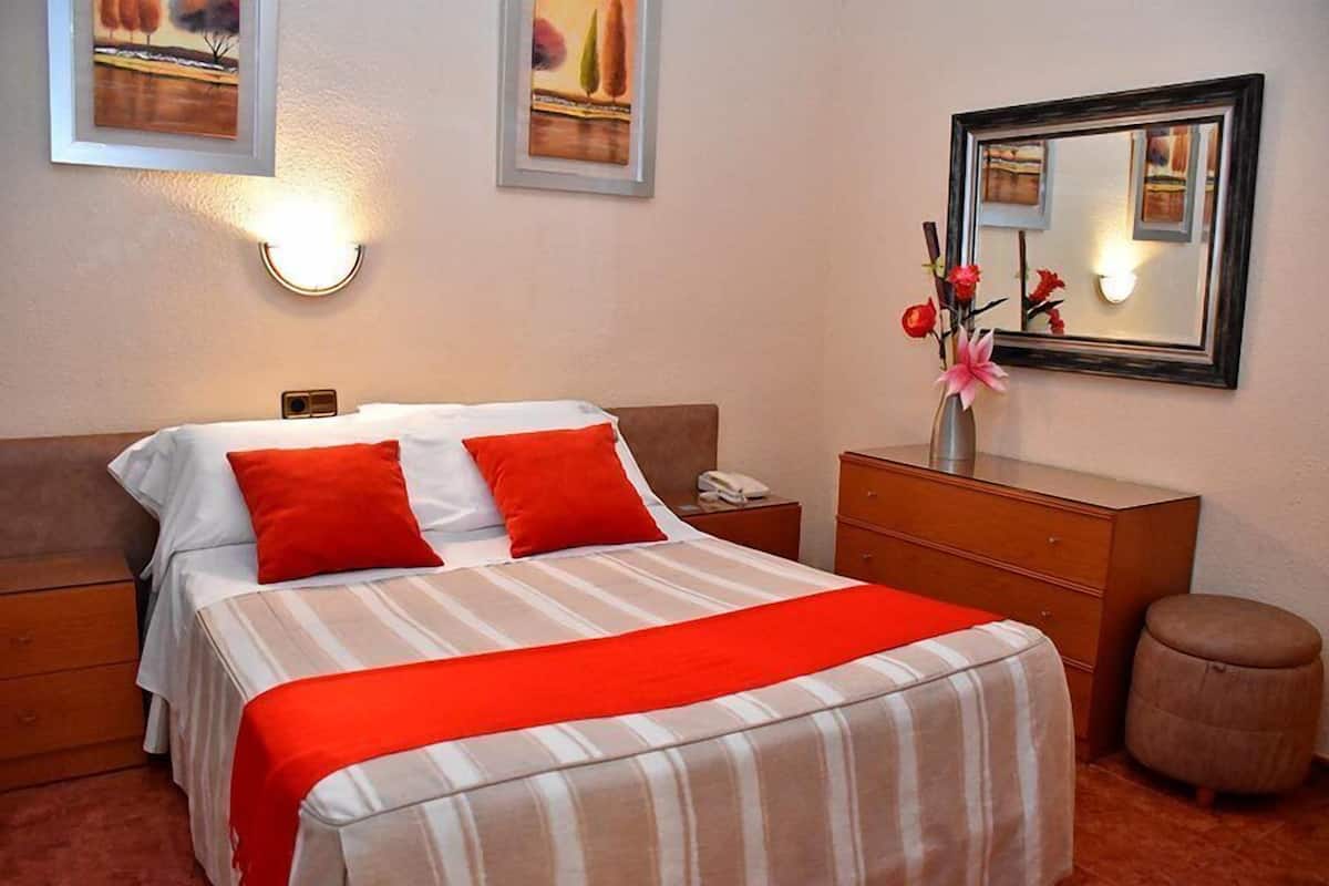 Rollaway beds, free WiFi, bed sheets, wheelchair access