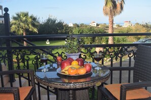 Garden - Zoi's Holidays Apartment (Platanias)