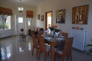 Apartment, 2 Bedrooms | In-room dining