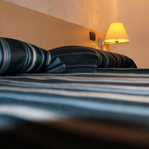 In-room safe, desk, blackout drapes, soundproofing - Archimede Vacanze bnb (Syracuse)