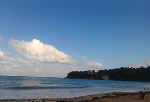 Nær stranden og strandbar