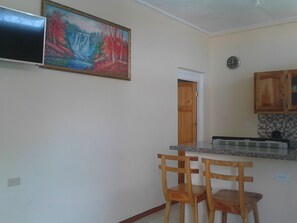 Classic Apartment, 1 Bedroom | In-room dining