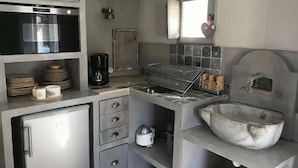 A compact kitchen with a refrigerator, a coffee maker, a microwave, and a sink. - Le Clos des Bourges (Le Rouret)