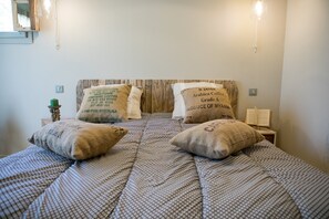 Blackout curtains, soundproofing, iron/ironing board - Le Clos des Bourges (Le Rouret)