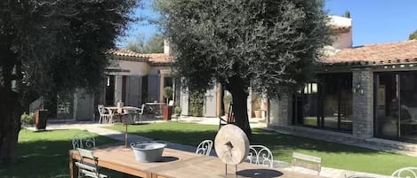 Desayuno completo (EUR 15 por persona)