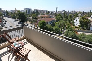 Outdoor dining - The Bridge-House Apartment (Nicosia)