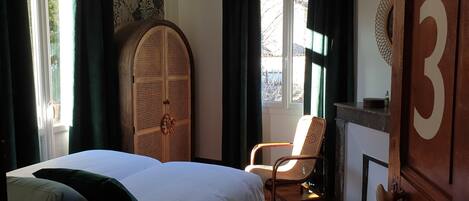 7 habitaciones, escritorio, tabla de planchar con plancha y wifi gratis