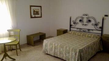 Free cots/infant beds, free WiFi, bed sheets