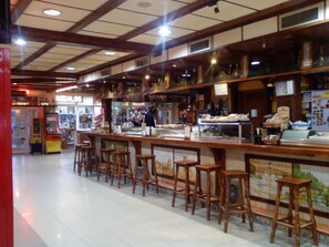 Bar (in der Unterkunft)