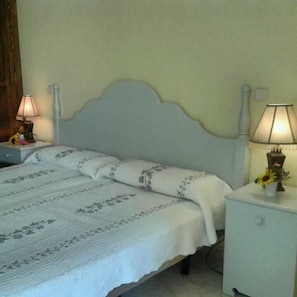 Free cots/infant beds, free WiFi, bed sheets